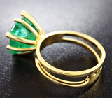 Золотое кольцо с  крупным насыщенным уральским изумрудом 7,11 карата и бриллиантами Золото