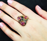 Серебряное кольцо с пурпурными сапфирами и изумрудом Серебро 925