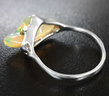 Серебряное кольцо с кристаллическим эфиопским опалом и цаворитом