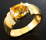 Кольцо с золотистым сфеном и бриллиантами Золото