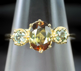 Золотое кольцо с контрастным андалузитом 1,25 карат и зелеными сапфирами Золото