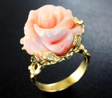 Золотое кольцо с натуральным резным кораллом 20,54 карата и бриллиантами Золото
