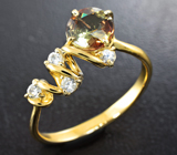 Золотое кольцо с андалузитом 0,81 карата и лейкосапфирами Золото