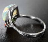 Серебряное кольцо с кристаллическим эфиопским опалом 2,58 карата, цаворитами и оранжевым сапфиром Серебро 925