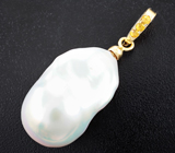 Двусторонний золотой кулон с морской жемчужиной барокко 37,9 карата, желтыми сапфирами и рубинами Золото