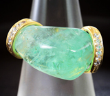 Золотое кольцо с уральским зеленым бериллом 17,86 карата и лейкосапфирами Золото