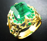 Эффектное золотое кольцо с крупным уральским изумрудом 9,05 карат и бриллиантами Золото