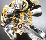 Серебряное кольцо-цветок с родолитом, перидотом и сапфирами Серебро 925