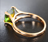 Кольцо с желто-зеленым цоизитом Золото