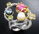 Серебряное кольцо с пурпурным сапфиром, жемчугом и диопсидами Серебро 925
