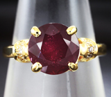 Золотое кольцо с крупным рубином 4,2 карата и бесцветными цирконами Золото