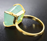 Золотое кольцо с крупным уральским зеленым бериллом 13,68 карата