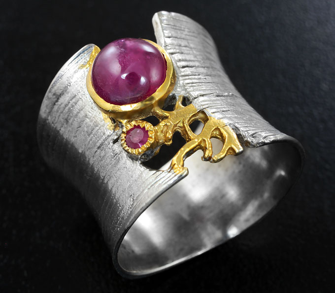 Серебряное кольцо с пурпурными сапфирами