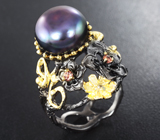 Серебряное кольцо с цветным жемчугом, гранатами и бесветным топазом Серебро 925