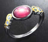 Серебряное кольцо cо звездчатым рубином, танзанитами и синими сапфирами Серебро 925