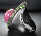 Серебряное кольцо с пурпурным сапфиром 23+ карат и диопсидами Серебро 925
