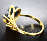 Золотое кольцо с крупным звездчатым сапфиром 10,2 карата и синими сапфирами Золото