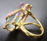 Кольцо с полихромным флюоритом и розовыми сапфирами Золото