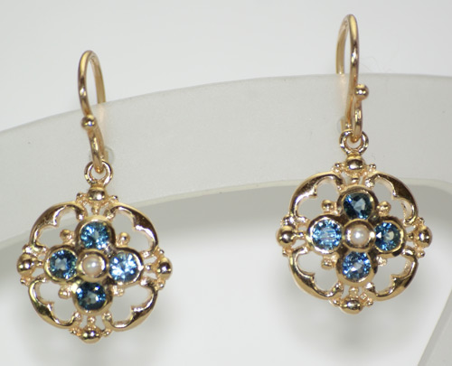 Серьги с яркими синими сапфирами и жемчужинами