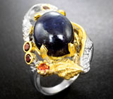 Серебряное кольцо с насыщенно-синим сапфиром и гранатами Серебро 925