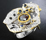Серебряное кольцо с гранатом и синими сапфирами Серебро 925