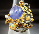 Серебряное кольцо с синими и розовым сапфирами, эфиопским опалом, гранатами и перидотом Серебро 925