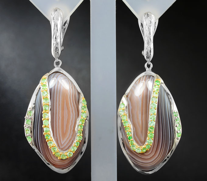 Серебряные серьги с агатом и цаворитами