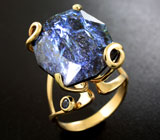 Золотое кольцо с нууммитом 22,08 карата, синим сапфиром и черной шпинелью Золото