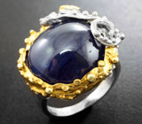 Серебряное кольцо с кабошоном синего сапфира 22 карата и мозамбикскими гранатами Серебро 925