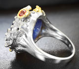 Серебряное кольцо с кабошоном синего сапфира 22 карата и мозамбикскими гранатами Серебро 925