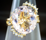 Золотое кольцо с морганитом 6.33 карата и бесцветными цирконами Золото