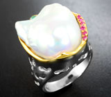 Серебряное кольцо с жемчужиной барокко, изумрудом и пурпурными сапфирами Серебро 925