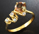 Золотое кольцо с андалузитом 1,02 карата и лейкосапфирами Золото