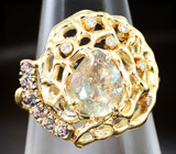 Золотое кольцо с уральским александритом 1,92 карата, гранатами со сменой цвета и бриллиантами Золото