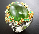 Серебряное кольцо с кабошоном зеленого турмалина 38,1 карата и изумрудами Серебро 925