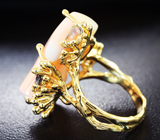 Золотое кольцо с натуральным кораллом 18,16 карата, сапфирами и бриллиантом Золото