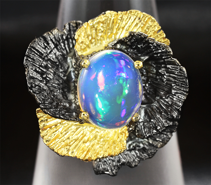 Серебряное кольцо с кристаллическим эфиопским опалом