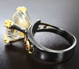 Серебряное кольцо с бесцветным кварцем 12+ карат и гранатами Серебро 925