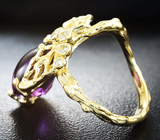 Золотое кольцо с чистейшим кабошоном аметиста авторской огранки 10,45 карата и лейкосапфирами Золото