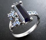Серебряное кольцо с иолитом 2,95 карата и синими сапфирами Серебро 925