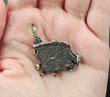 Серебряный кулон с осколком метеорита Кампо-дель-Сьело 31,47 карата и цаворитами Серебро 925