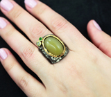 Серебряное кольцо с желтым опалом, перидотом и диопсидом