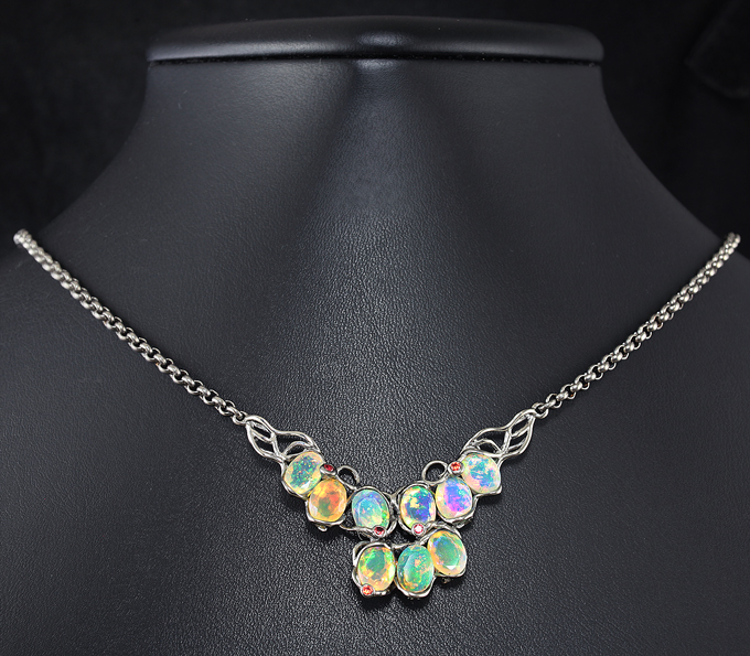 Серебряное колье с ограненными эфиопскими опалами 6,95 карата