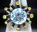 Серебряное кольцо с голубым топазом 6,4 карата и цаворитами Серебро 925