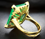 Эксклюзив! Золотое кольцо с крупным уральским изумрудом авторской огранки 18,86 карата и бриллиантами Золото