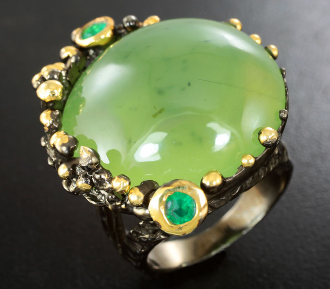 Серебряное кольцо с пренитом 35+ карат и хризопразом