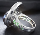 Серебряное кольцо с цветной жемчужиной 26,63 карата и цаворитами Серебро 925