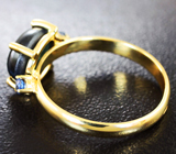 Золотое кольцо cо звездчатым 3,69 карата и синими сапфиром Золото