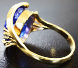 Золотое кольцо с крупным танзанитом топового цвета 9,77 карата и бриллиантами Золото