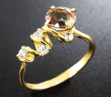 Золотое кольцо с андалузитом 1,03 карата и лейкосапфирами Золото